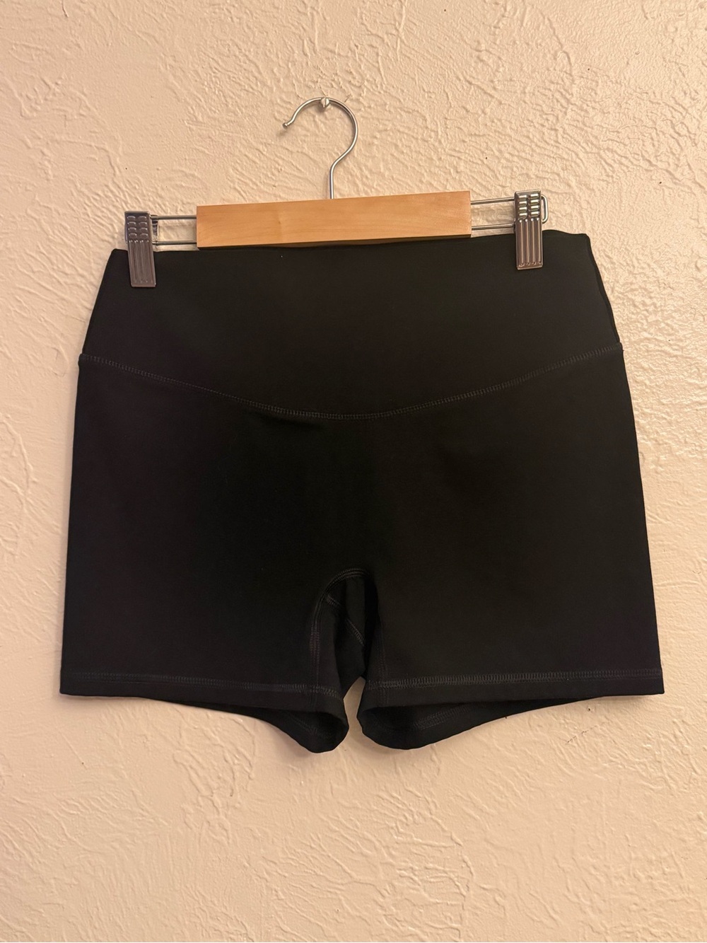 Fabletics Black High-Rise Athletic 4" Shorts - Picture 4 of 7